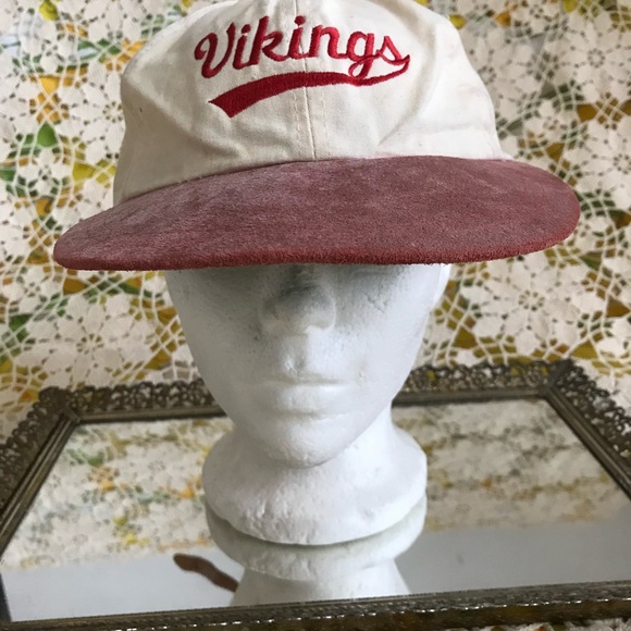 VIntage Vikings Cap with Red and Cream Design - Picture 1 of 4